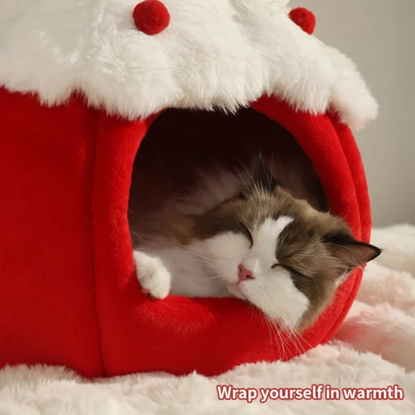 Winter Warm Enclosed Cat House – Super Large Strawberry-Shaped Pet Bed for Cats and Small Dogs, Cozy and Secure Design