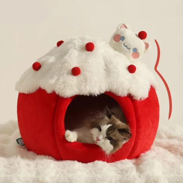Winter Warm Enclosed Cat House – Super Large Strawberry-Shaped Pet Bed for Cats and Small Dogs, Cozy and Secure Design